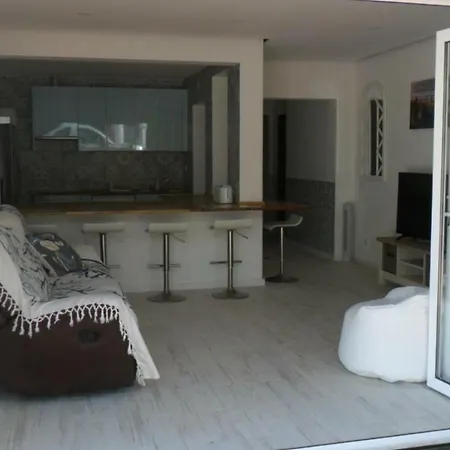 Casas & Papeis T-4 * Armacao de Pera