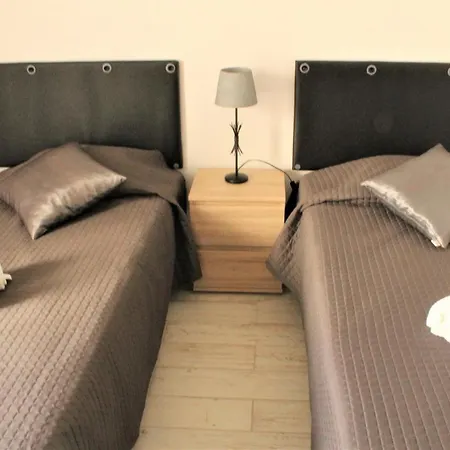 Casas & Papeis T-4 Armacao de Pera