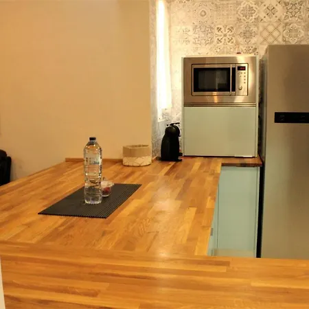 Casas & Papeis T-4 Armacao de Pera